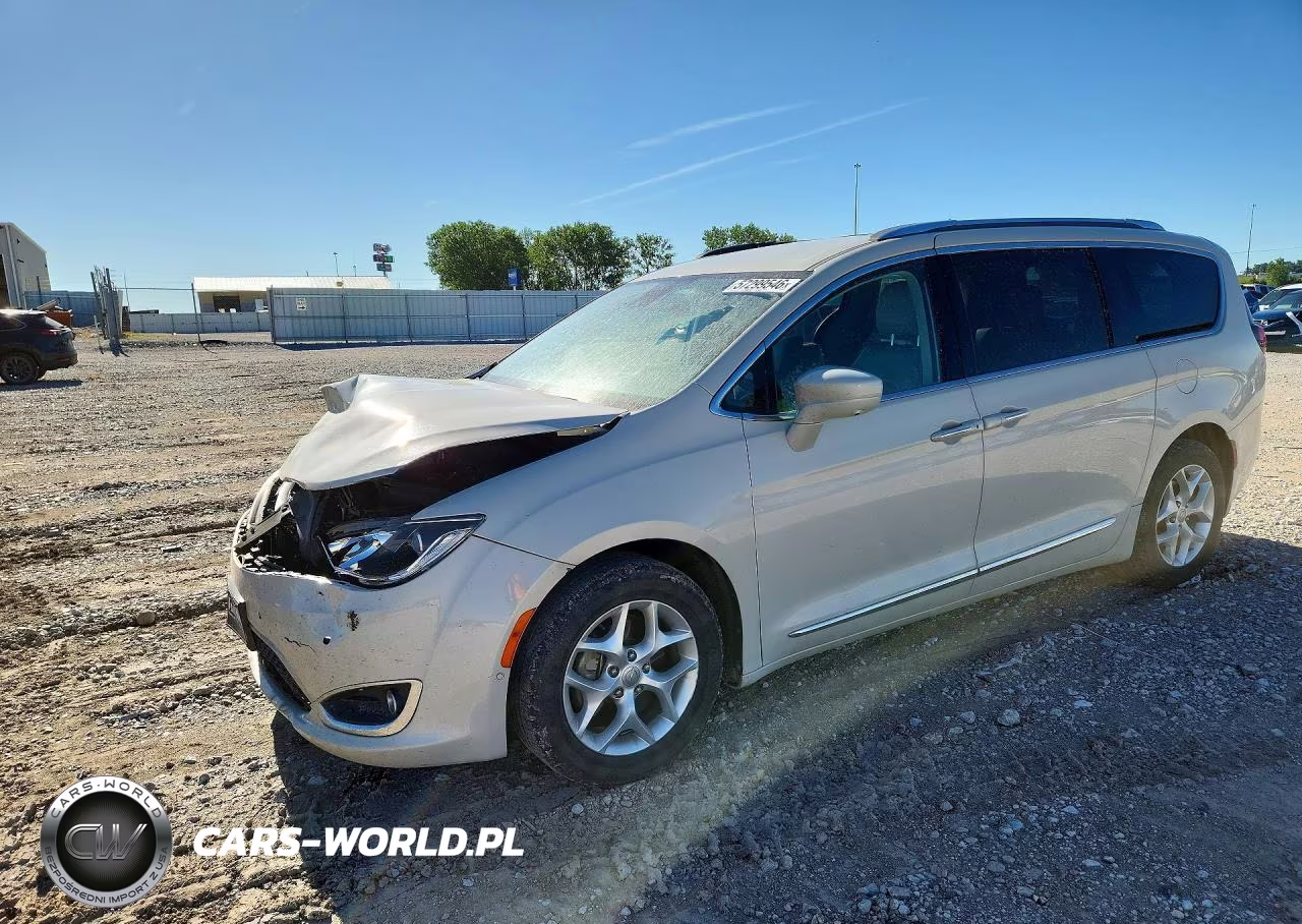 2017 Chrysler Pacifica Touring L Plus
