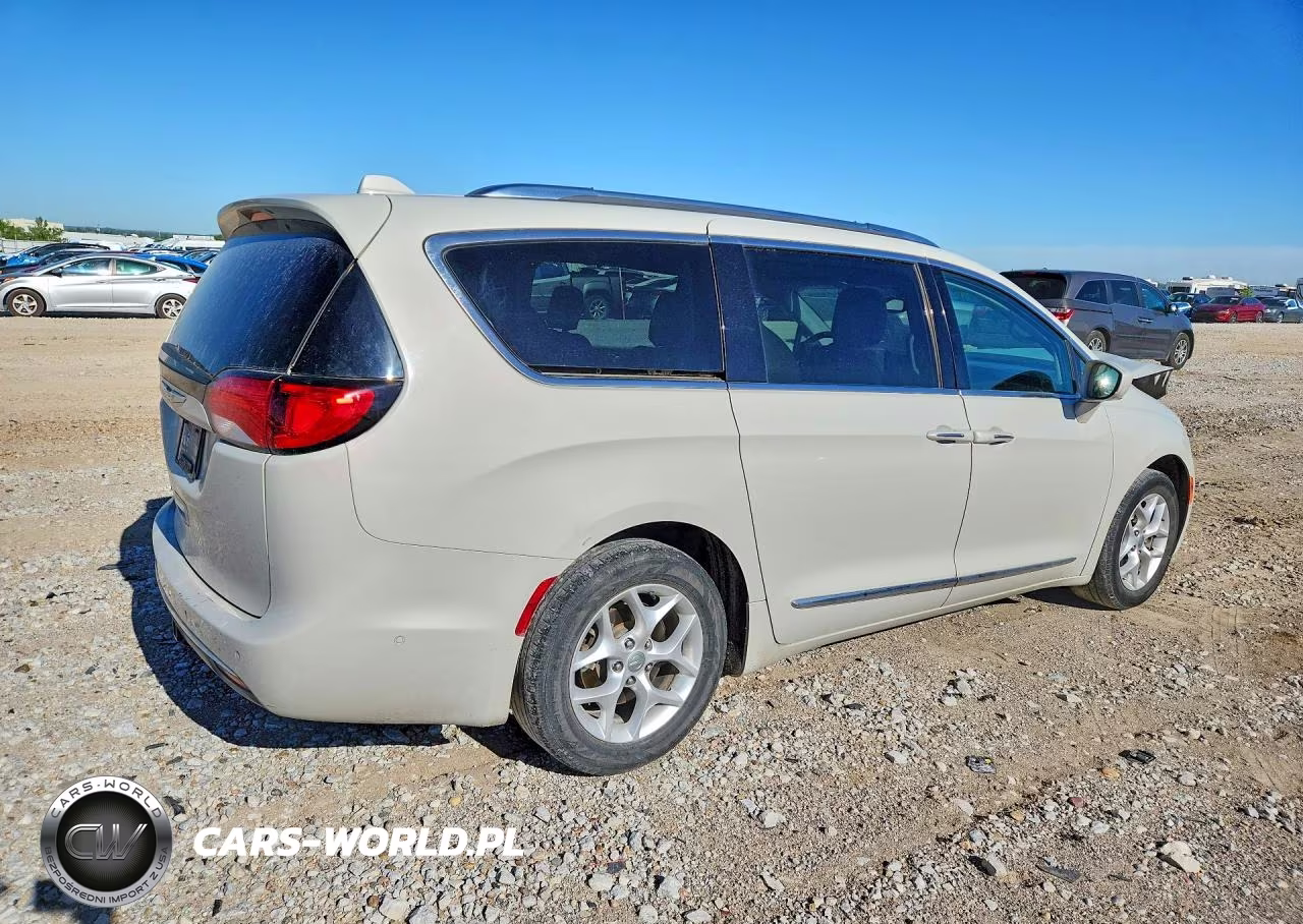 2017 Chrysler Pacifica Touring L Plus VIN:2C4RC1EG1HR636065 - 3