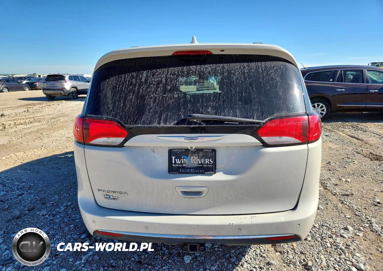 2017 Chrysler Pacifica Touring L Plus VIN:2C4RC1EG1HR636065 - 6