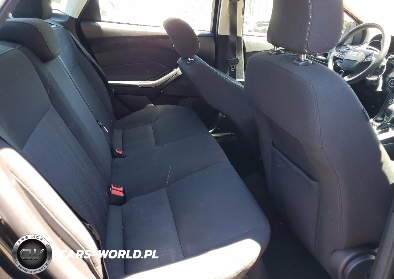 2018 Ford Focus Se VIN:1FADP3F23JL212792 - 10