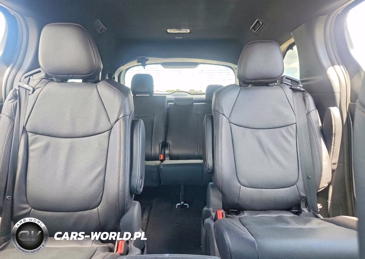 2025 Toyota Sienna Platinum 7-Passenger VIN:5TDESKFC9SS185128 - 10