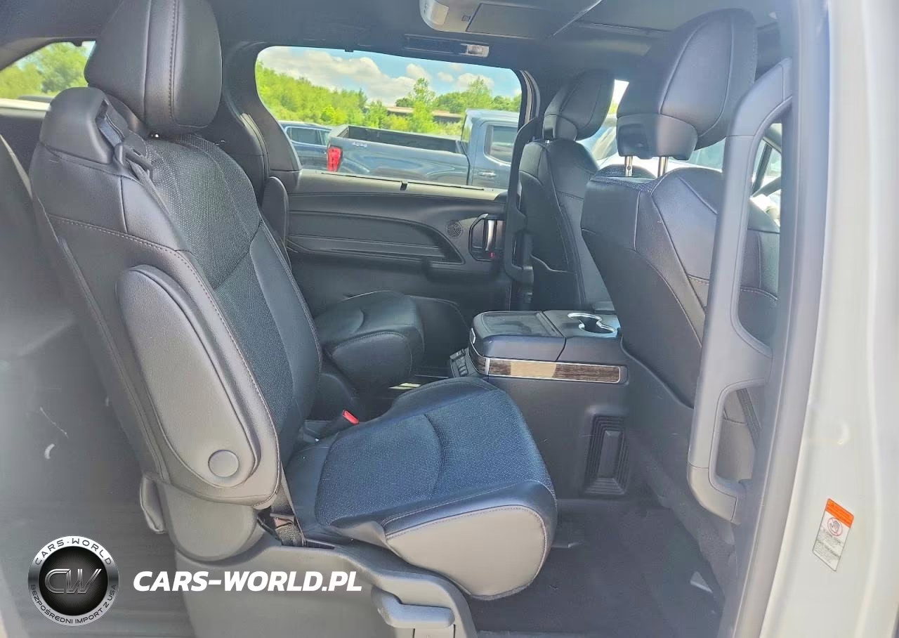 2025 Toyota Sienna Platinum 7-Passenger VIN:5TDESKFC9SS185128 - 11