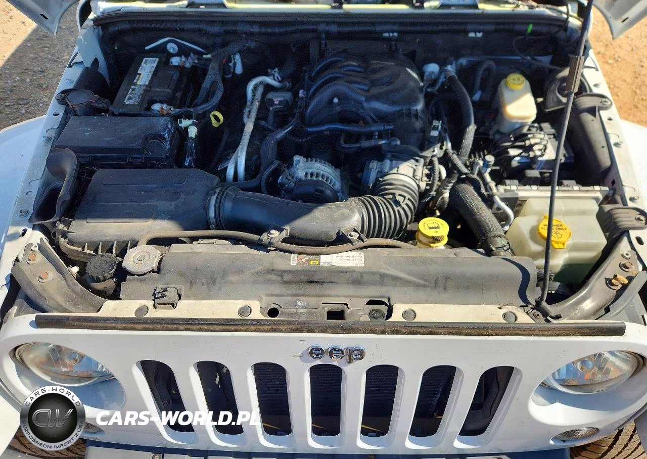 2015 Jeep Wrangler Unlimited Sahara VIN:1C4BJWEG8FL573444 - 11