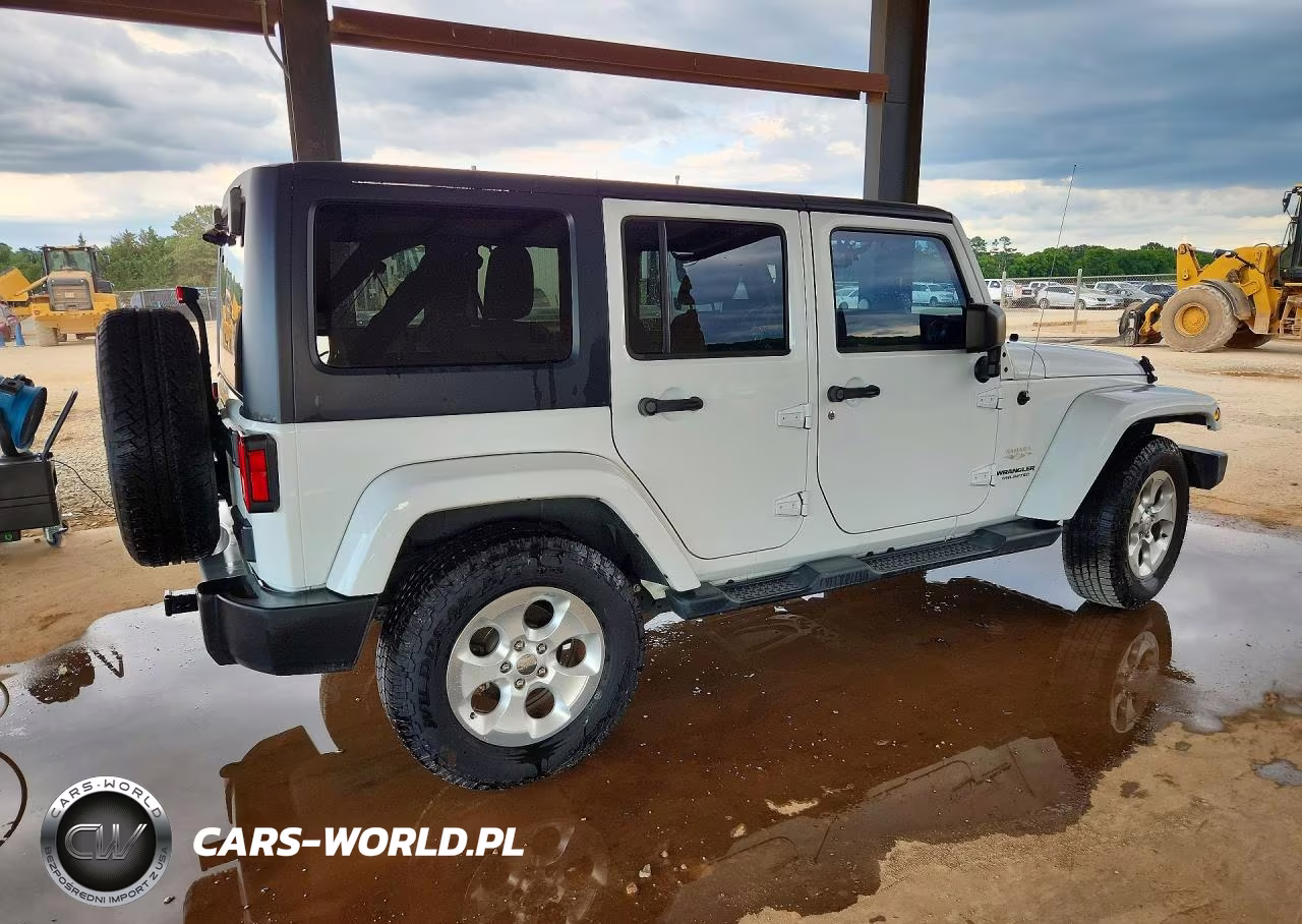 2015 Jeep Wrangler Unlimited Sahara VIN:1C4BJWEG8FL573444 - 3