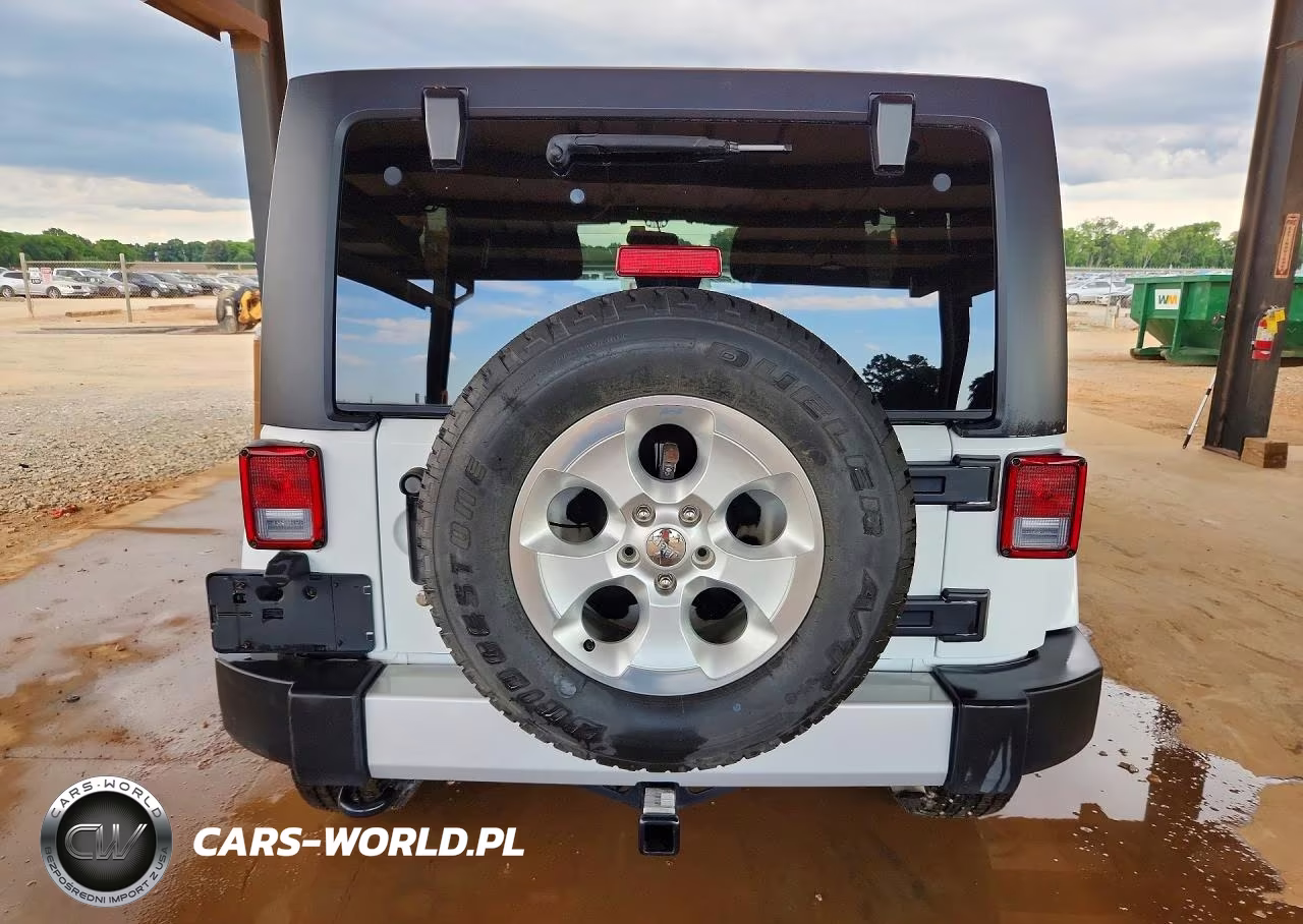2015 Jeep Wrangler Unlimited Sahara VIN:1C4BJWEG8FL573444 - 6