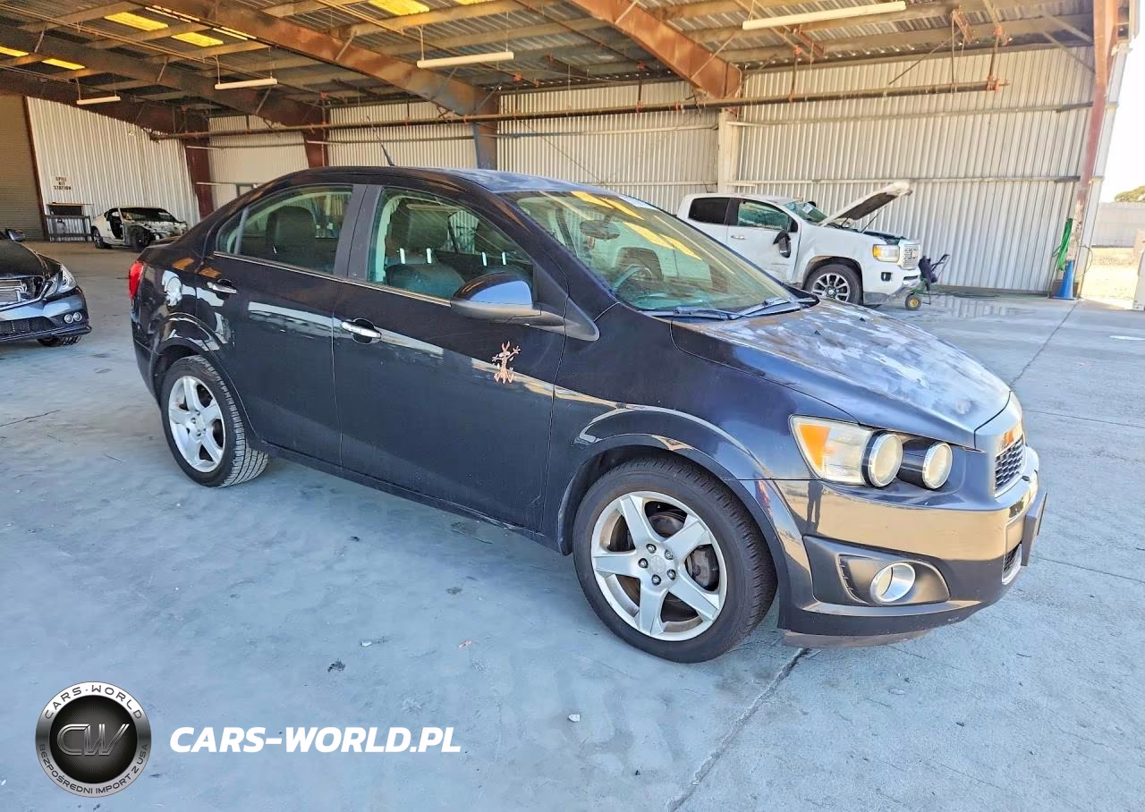 2014 Chevrolet Sonic Ltz VIN:1G1JE5SB6E4218549 - 4