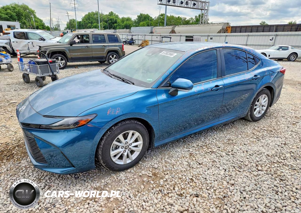 2025 Toyota Camry Le – zdjęcie 1 z 12