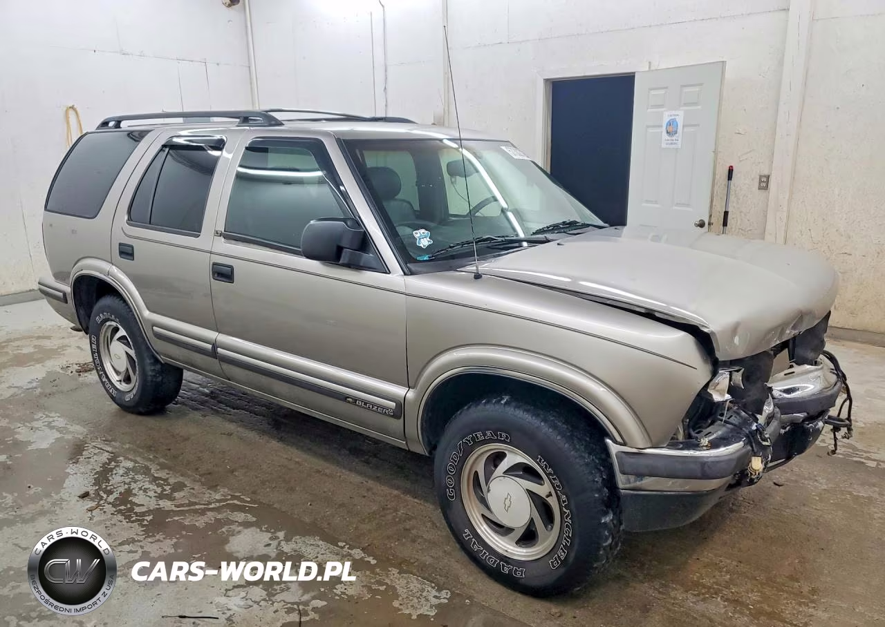 1999 Chevrolet Blazer VIN:1GNDT13W5X2113771 - 4