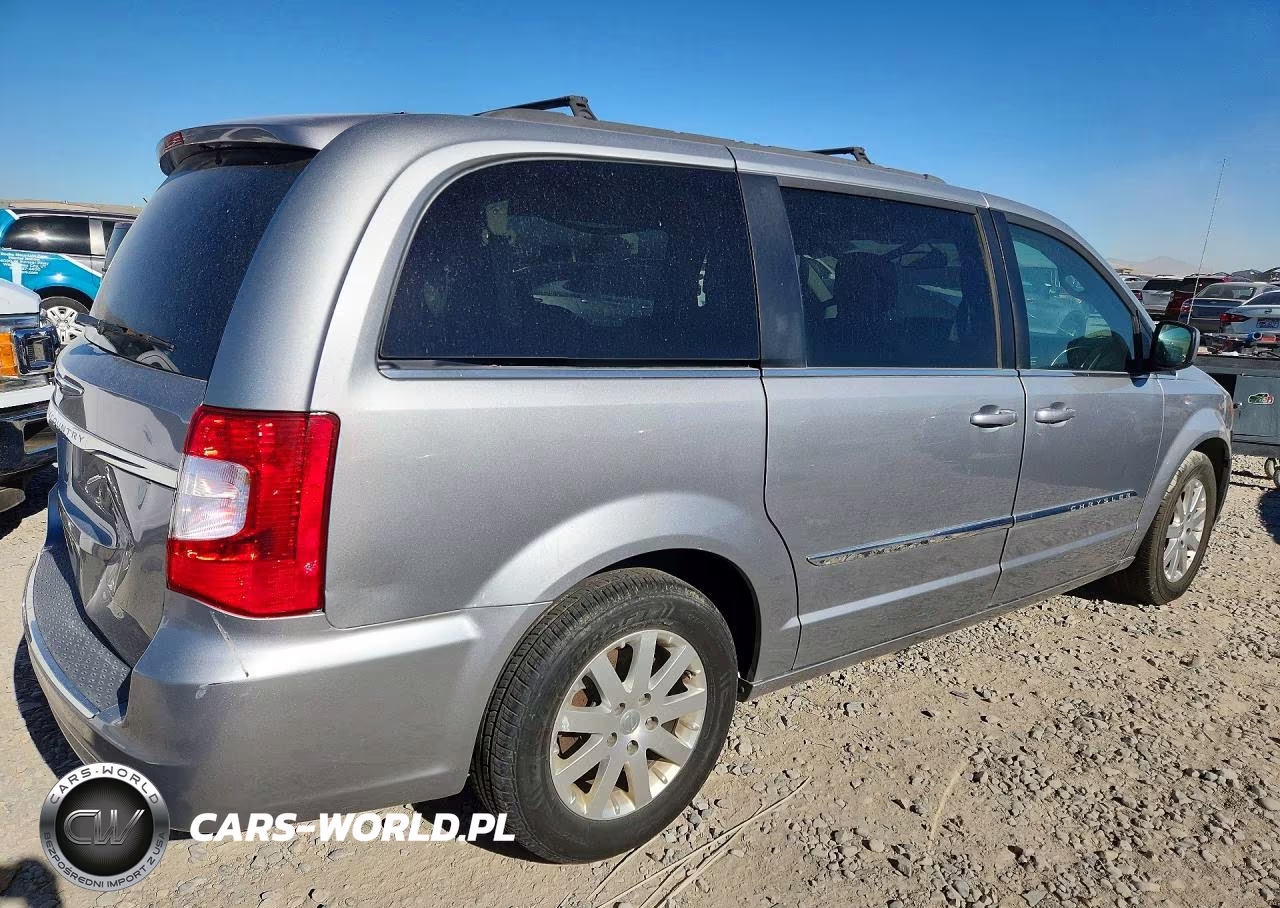 2015 Chrysler Town & Country Touring VIN:2C4RC1BGXFR636759 - 3