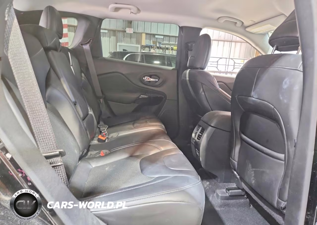 2021 Jeep Cherokee Latitude Plus VIN:1C4PJMLB4MD240408 - 11