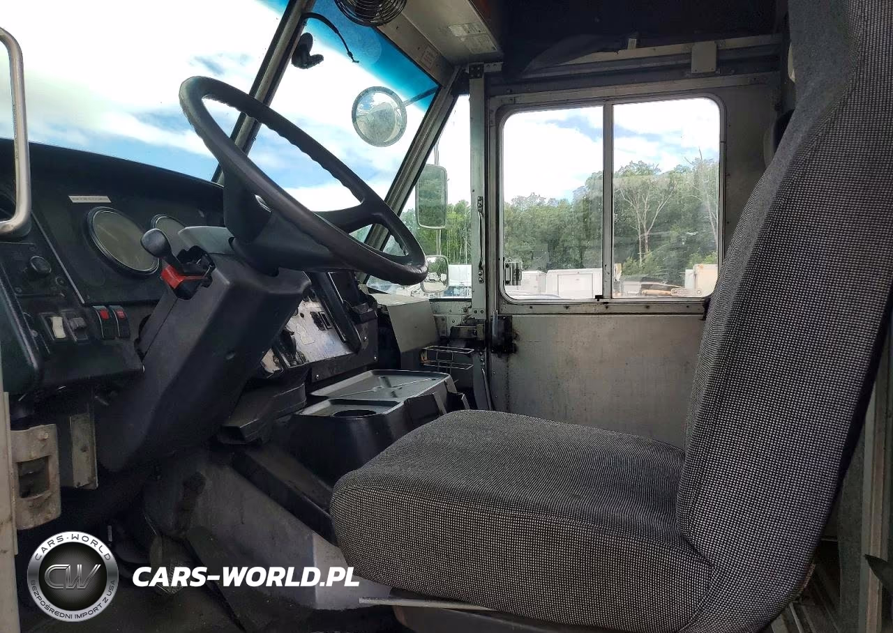 2006 Freightliner Mt45 Delivery Truck VIN:4UZAANBW66CW06597 - 7
