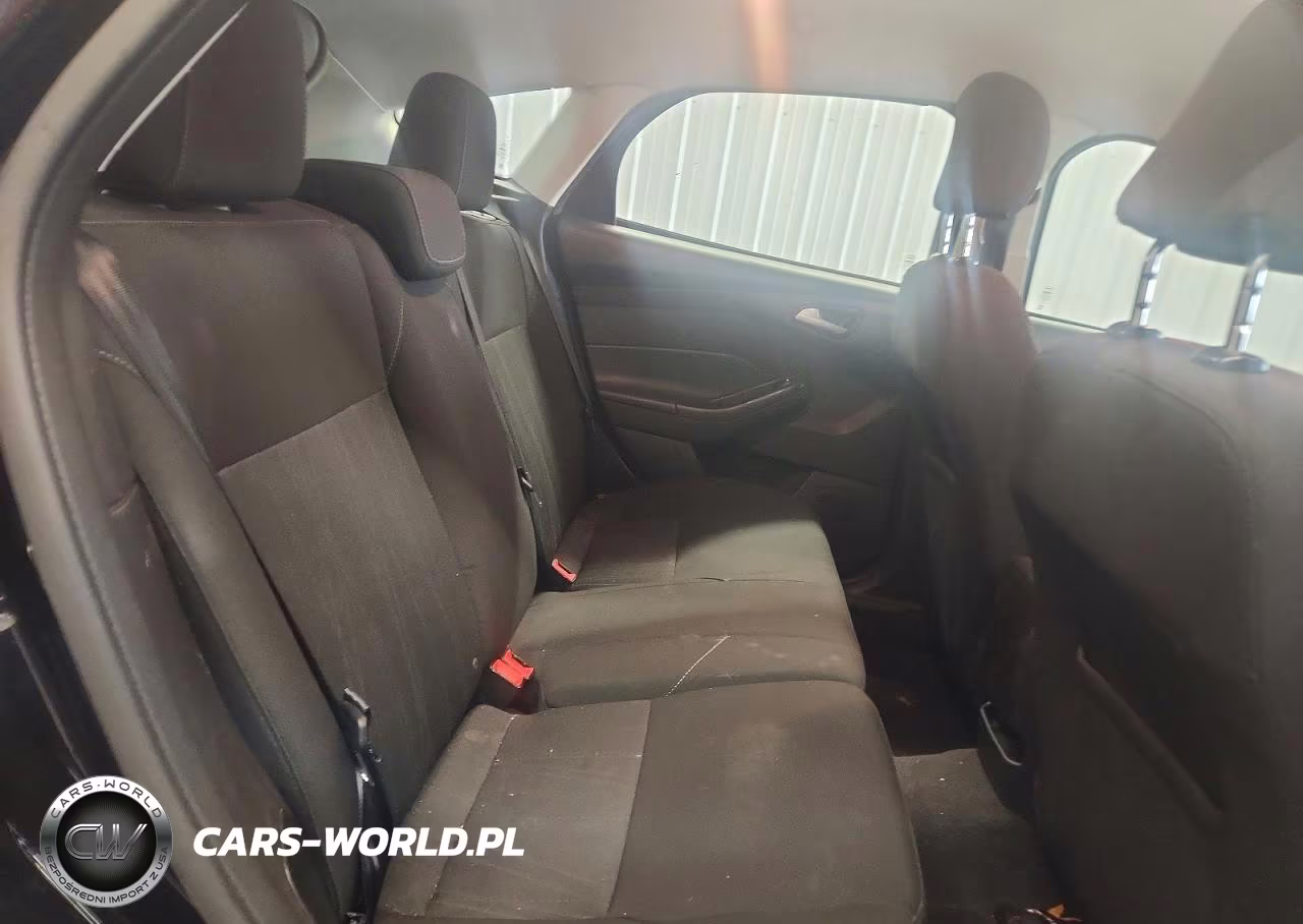 2016 Ford Focus Se VIN:1FADP3K22GL320870 - 10