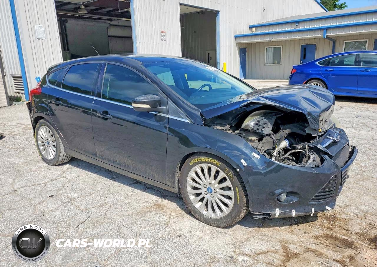 2012 Ford Focus Titanium VIN:1FAHP3N25CL352204 - 4