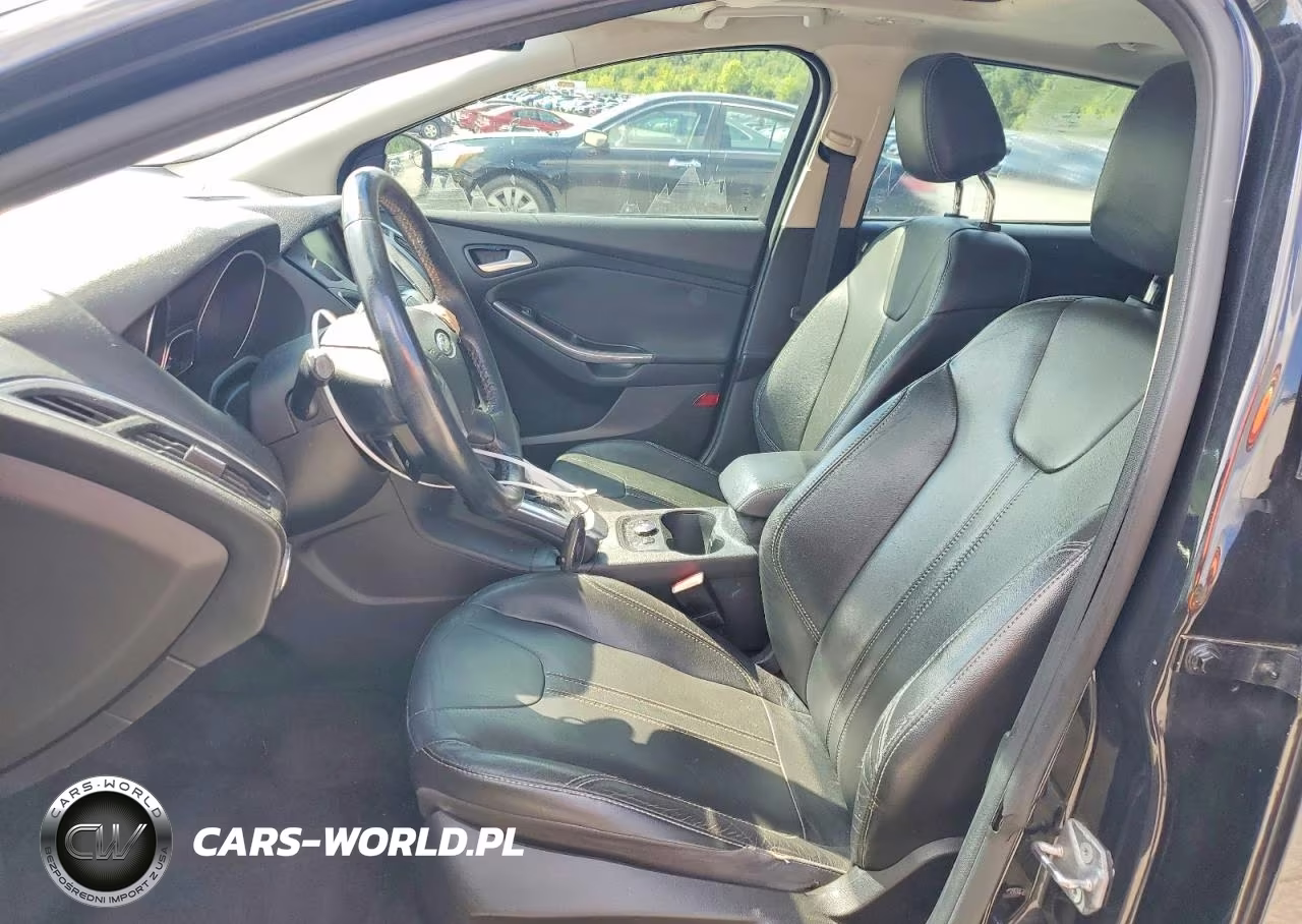 2012 Ford Focus Titanium VIN:1FAHP3N25CL352204 - 7
