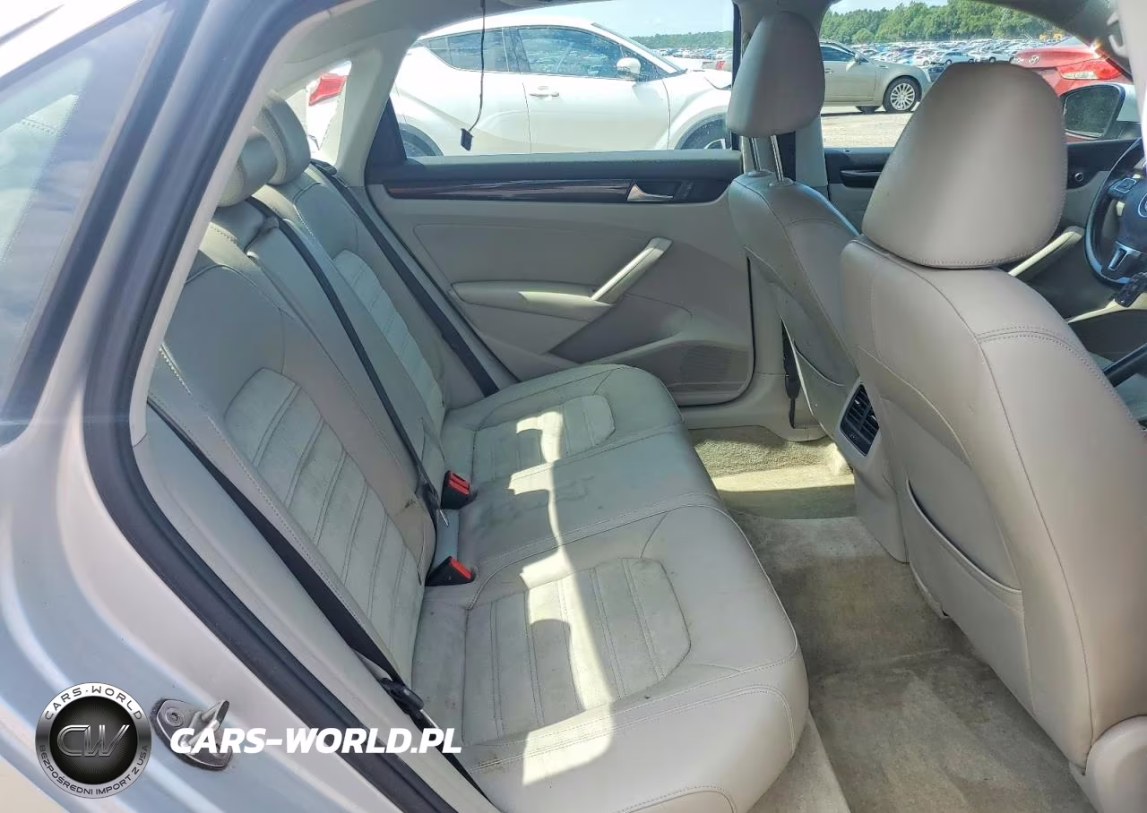 2015 Volkswagen Passat Sel VIN:1VWCV7A3XFC019725 - 10