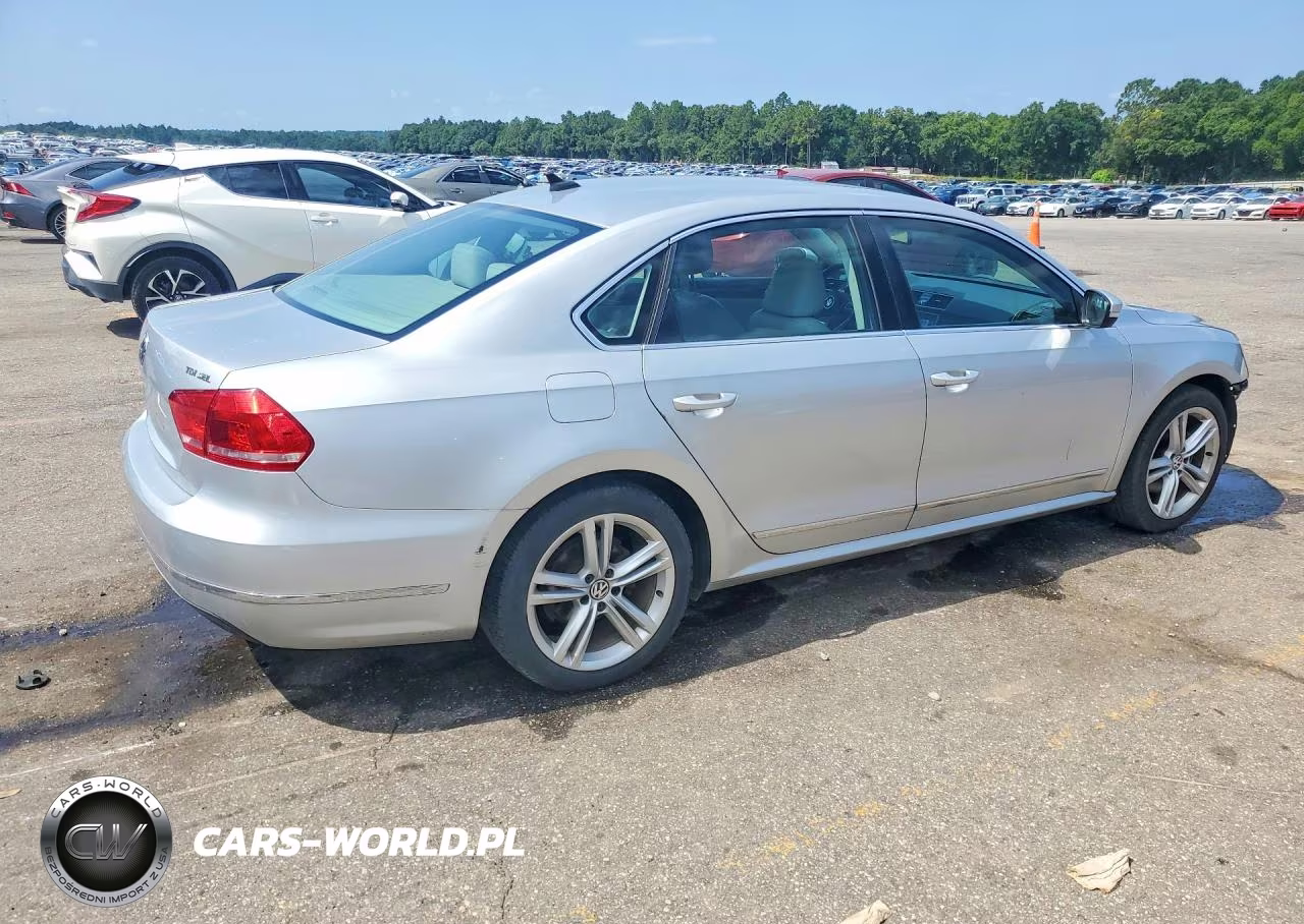 2015 Volkswagen Passat Sel VIN:1VWCV7A3XFC019725 - 3