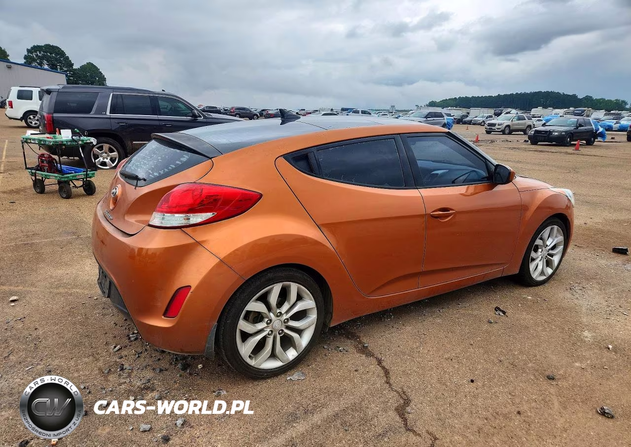 2015 Hyundai Veloster Base VIN:KMHTC6AD6FU244046 - 3