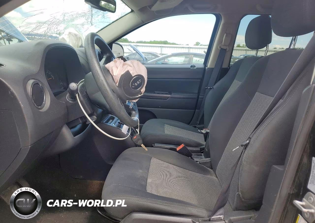 2016 Jeep Compass Sport VIN:1C4NJDBB4GD618028 - 7