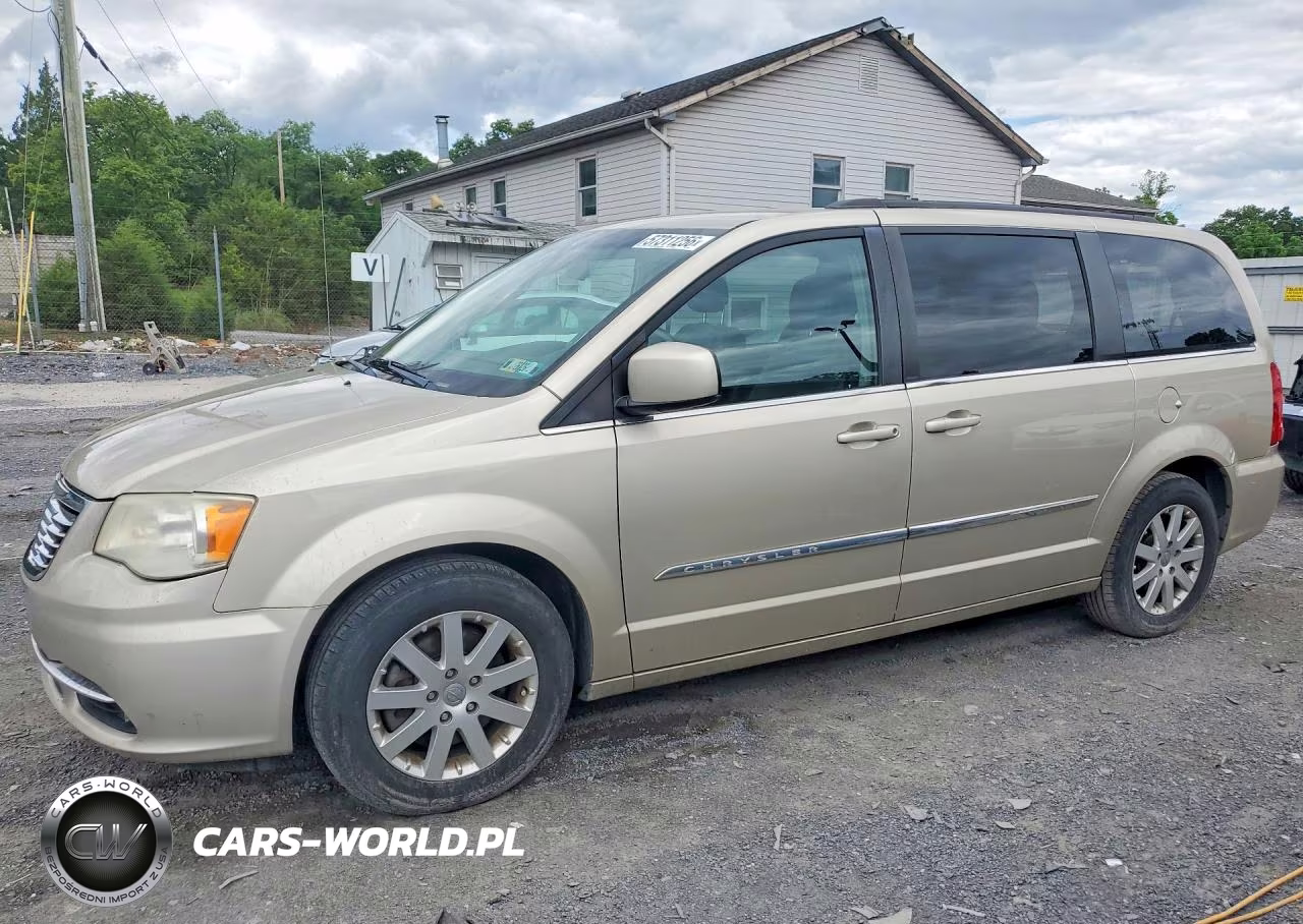 2013 Chrysler Town & Country Touring – zdjęcie 1 z 13