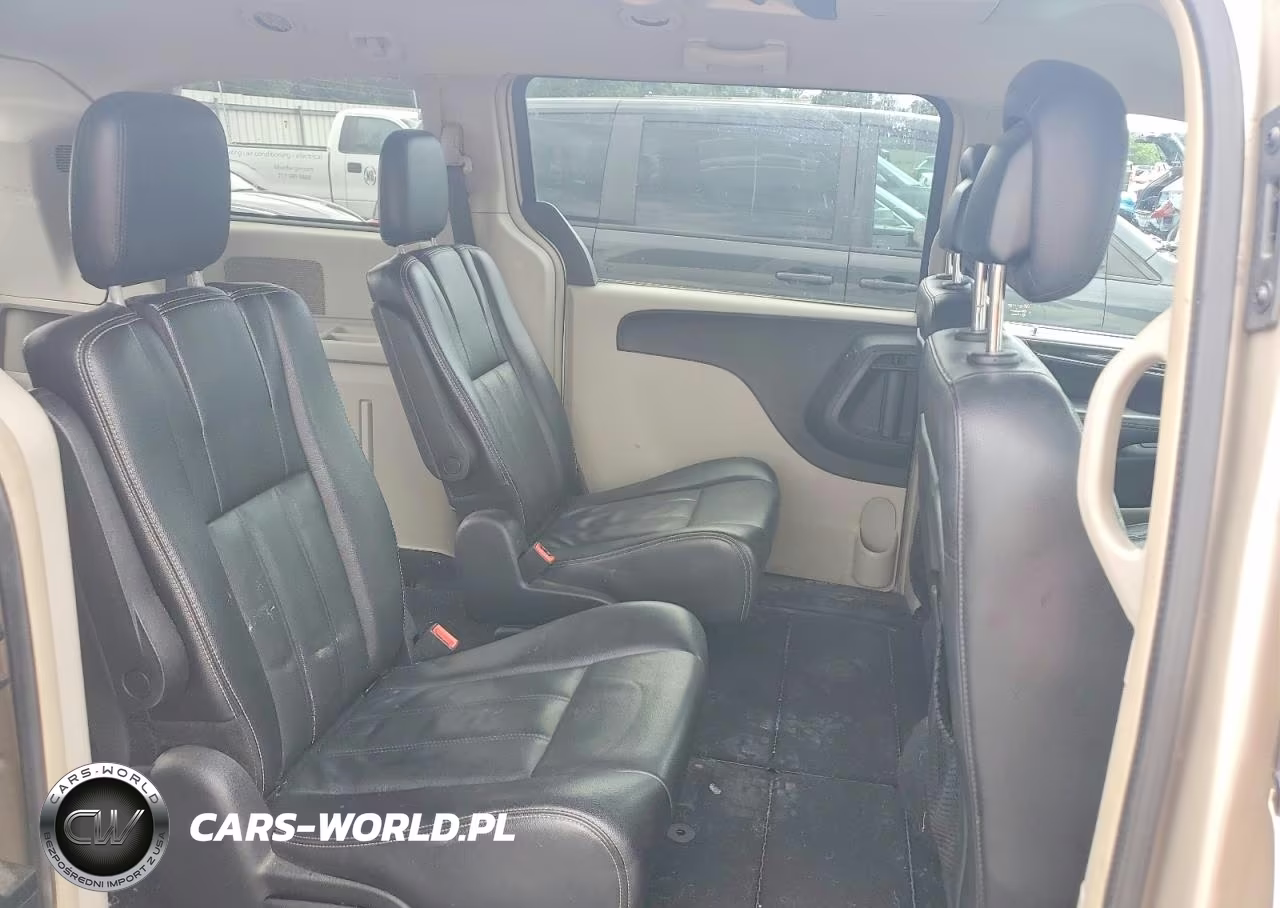 2013 Chrysler Town & Country Touring VIN:2C4RC1BG3DR689946 - 11