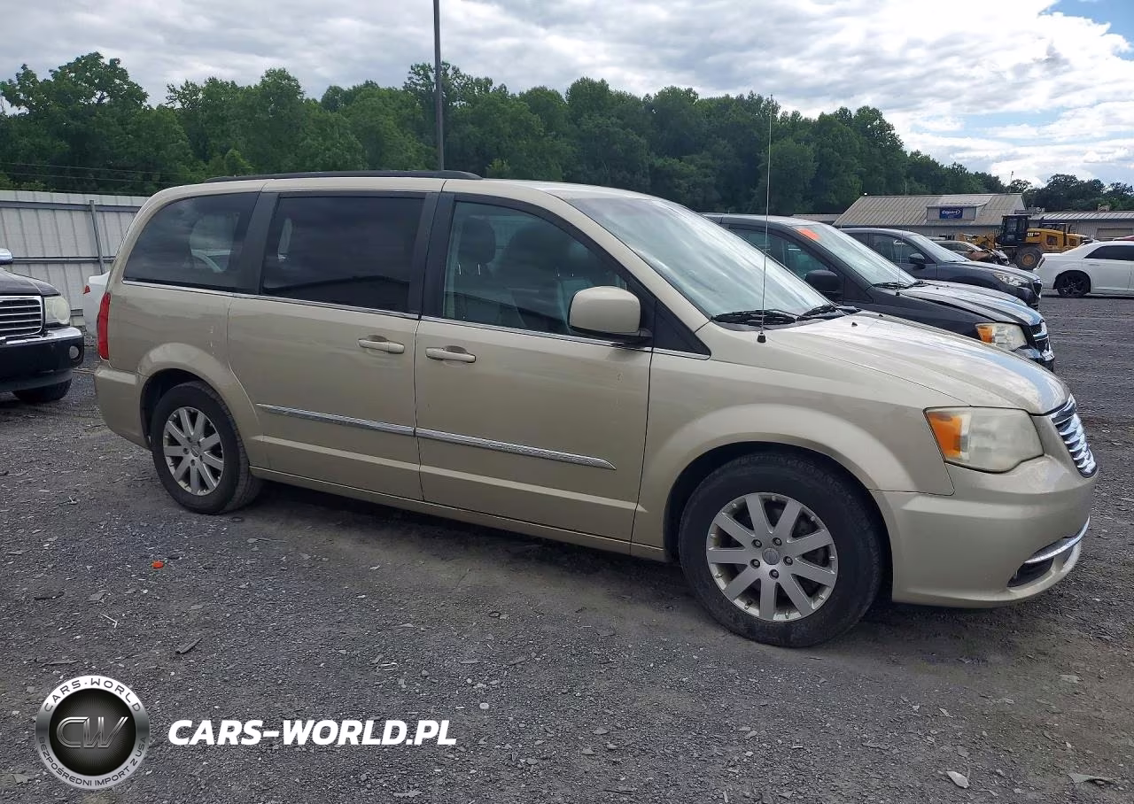 2013 Chrysler Town & Country Touring VIN:2C4RC1BG3DR689946 - 4