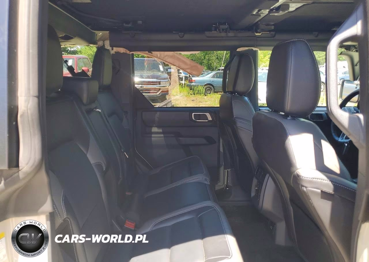 2025 Ford Bronco Outer Banks VIN:1FMEE8BH2SLB80653 - 10