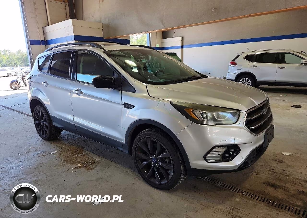 2017 Ford Escape Se VIN:1FMCU9GD4HUA56747 - 4