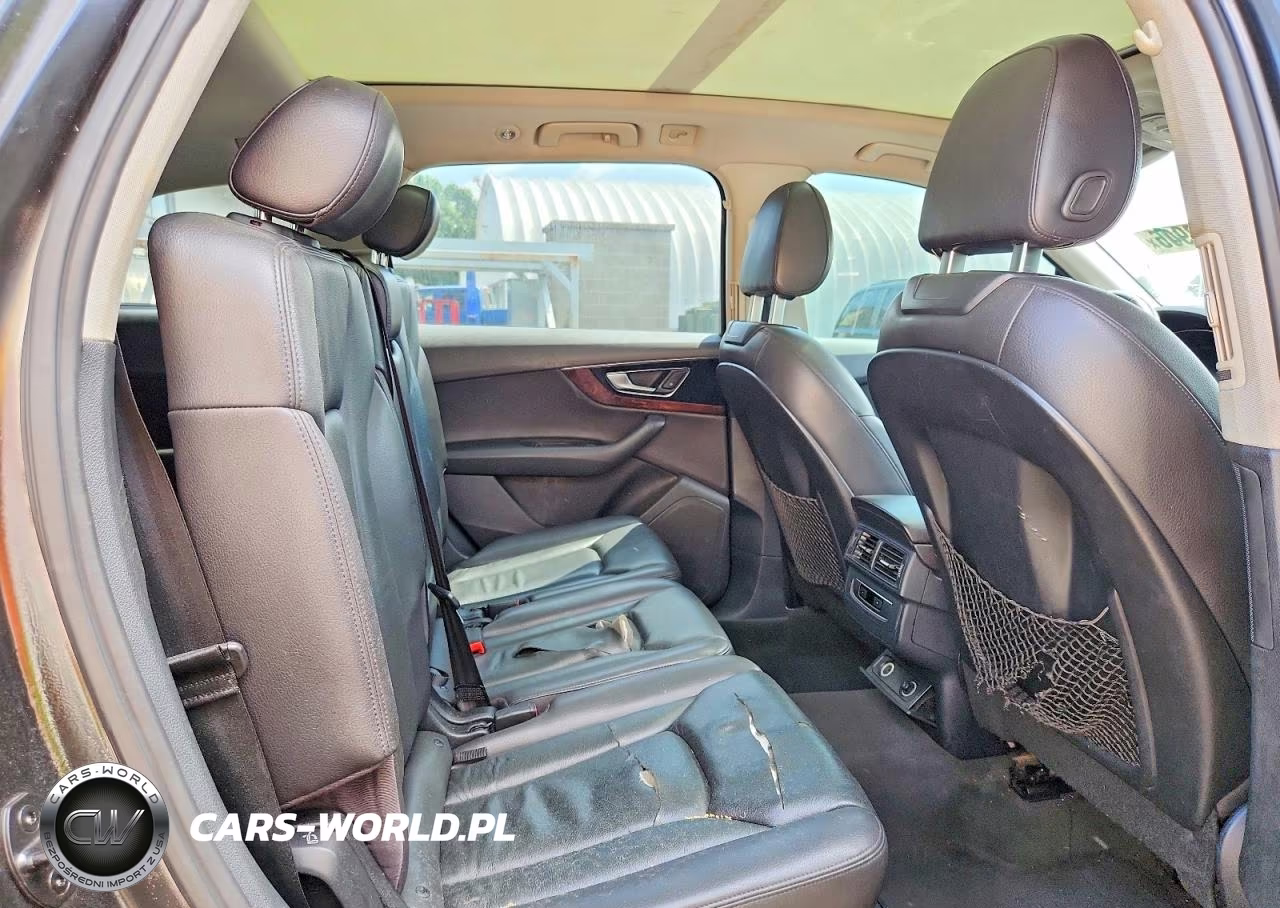 2017 Audi Q7 Premium Plus VIN:WA1LAAF72HD040325 - 11