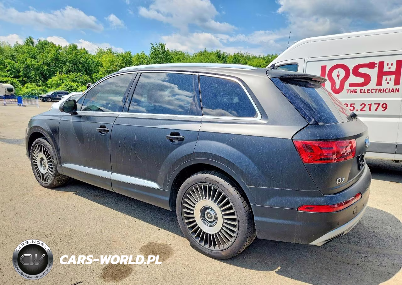 2017 Audi Q7 Premium Plus VIN:WA1LAAF72HD040325 - 2