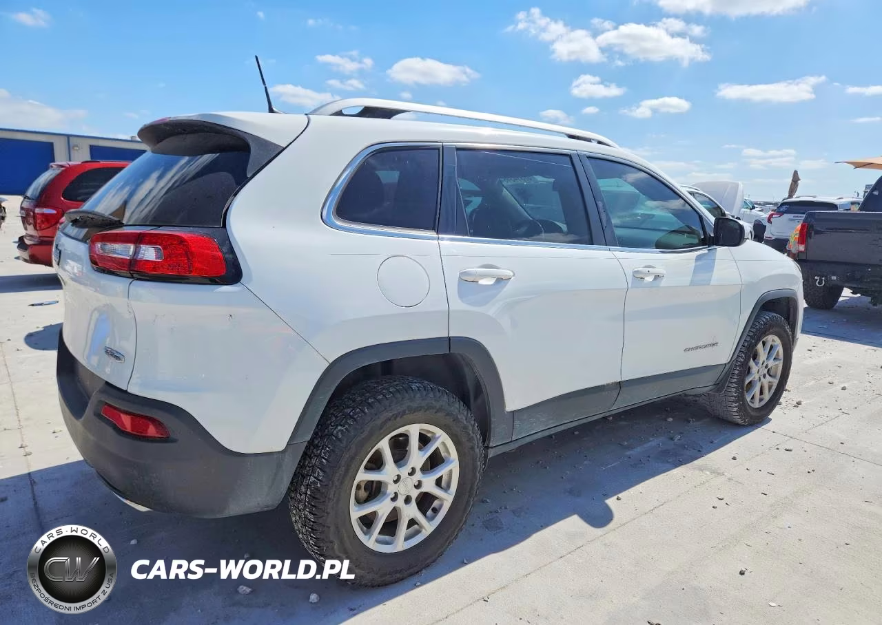 2017 Jeep Cherokee Latitude VIN:1C4PJMCS2HW614492 - 3