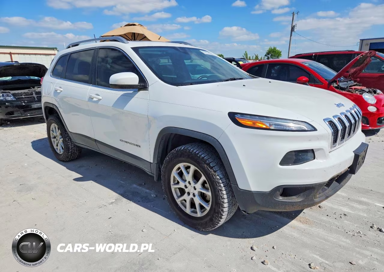 2017 Jeep Cherokee Latitude VIN:1C4PJMCS2HW614492 - 4