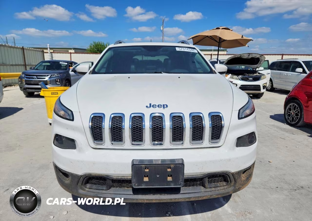 2017 Jeep Cherokee Latitude VIN:1C4PJMCS2HW614492 - 5