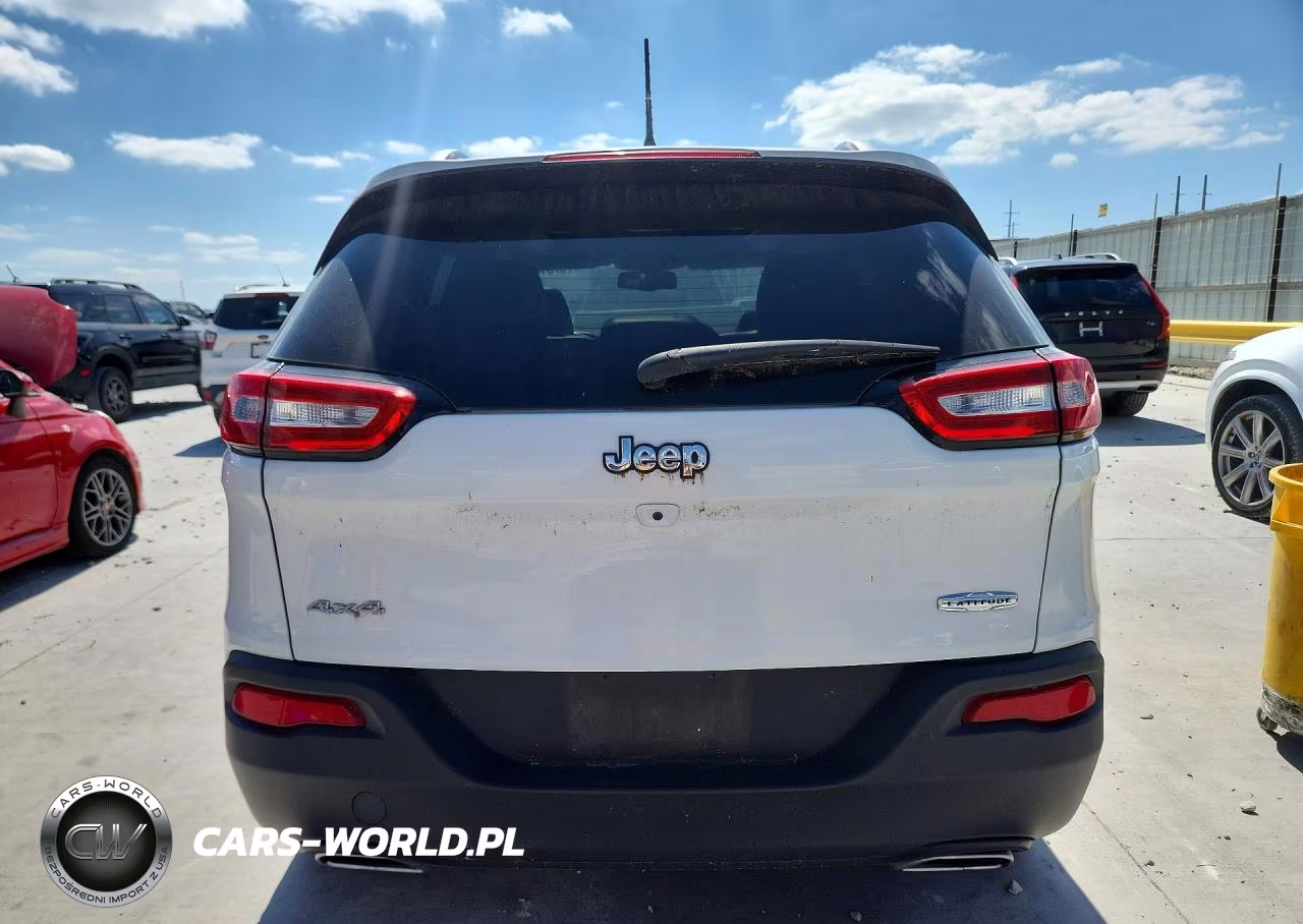 2017 Jeep Cherokee Latitude VIN:1C4PJMCS2HW614492 - 6