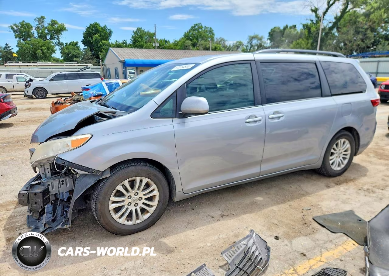 2015 Toyota Sienna Xle Premium 8-Passenger – zdjęcie 1 z 13