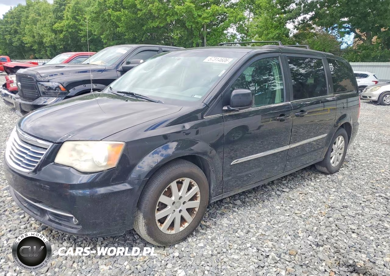 2013 Chrysler Town & Country Touring – zdjęcie 1 z 13