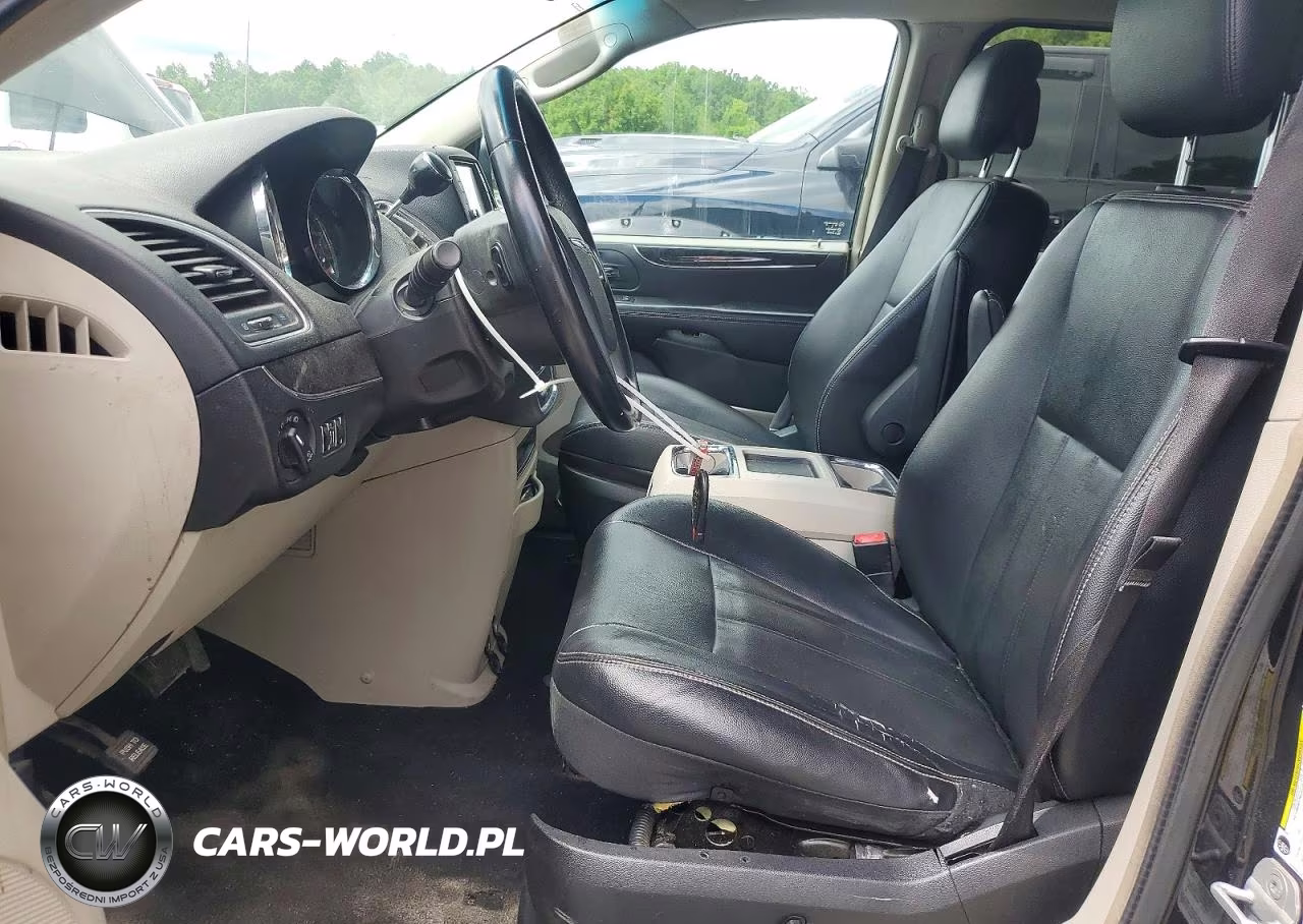 2013 Chrysler Town & Country Touring VIN:2C4RC1BG1DR604943 - 7