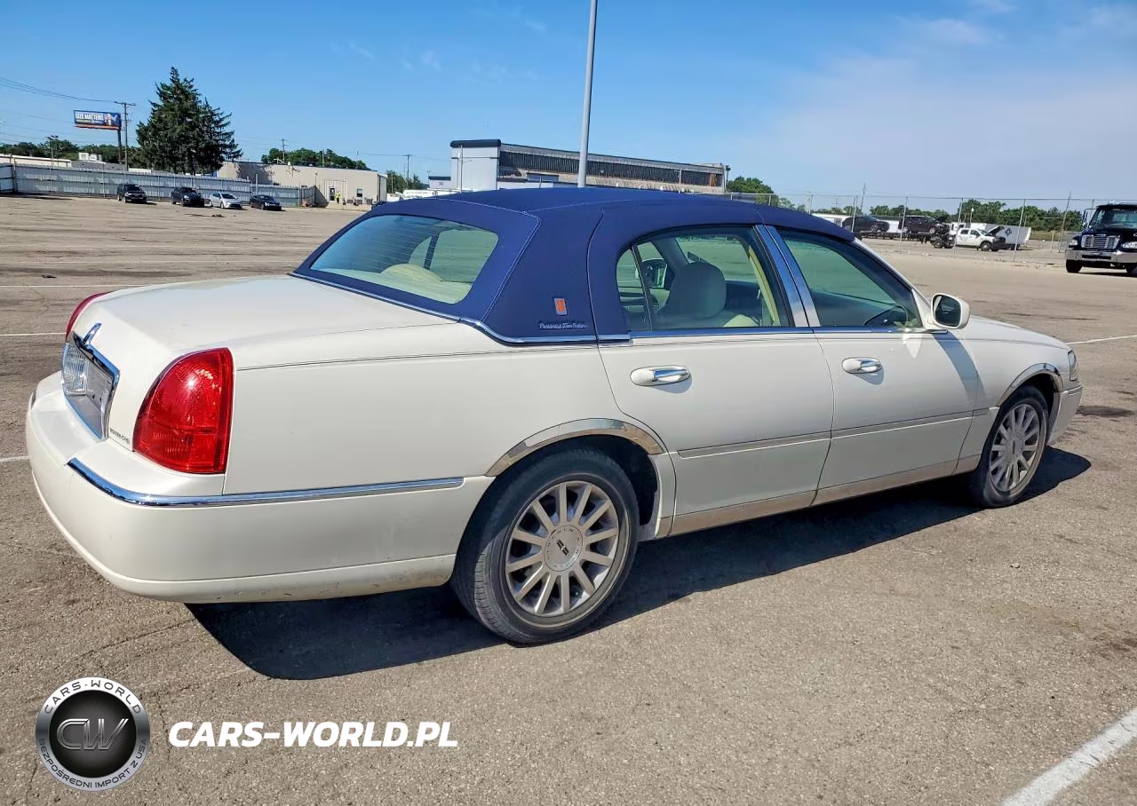 2006 Lincoln Town Car Signature VIN:1LNHM81V66Y633463 - 3