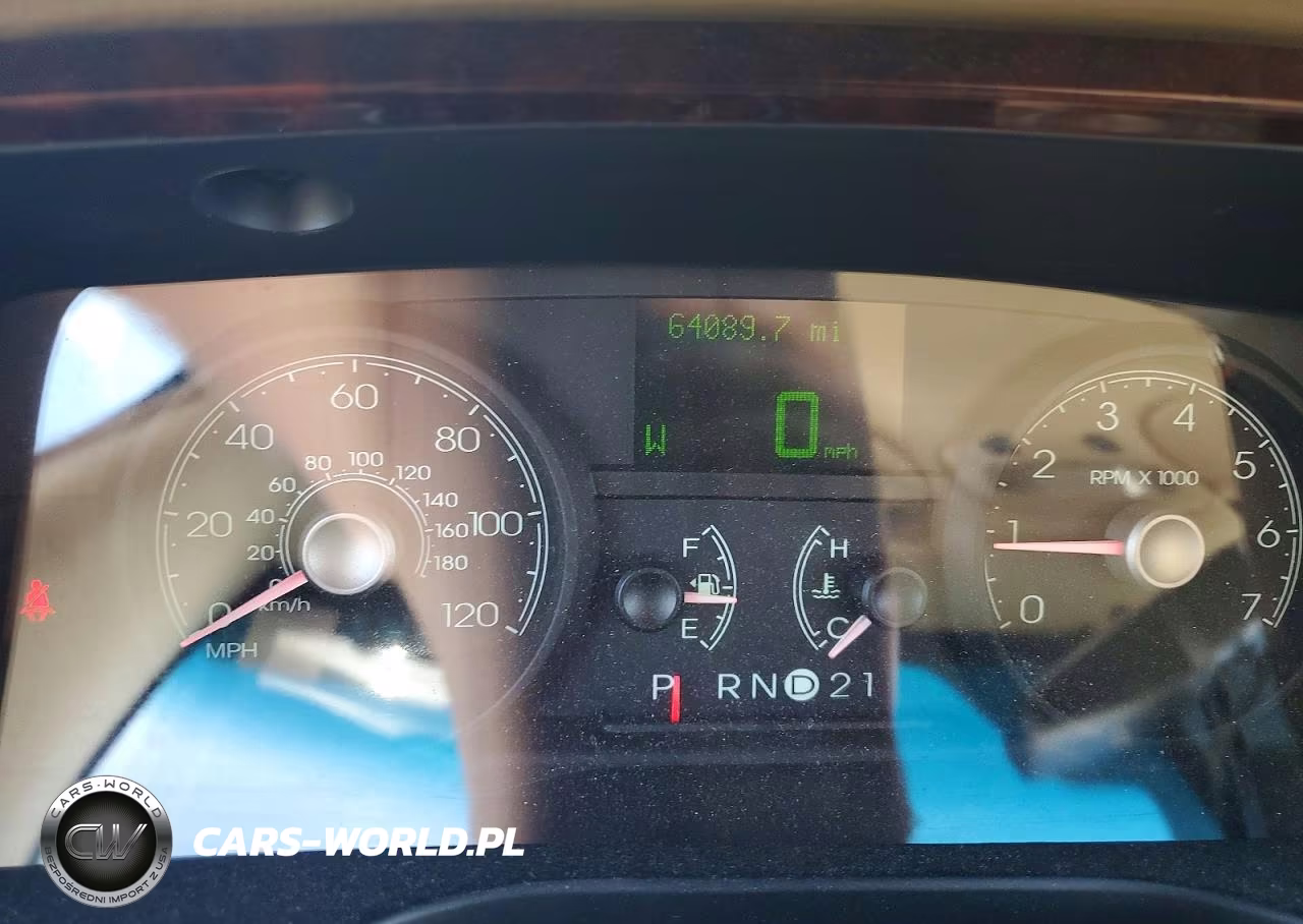 2006 Lincoln Town Car Signature VIN:1LNHM81V66Y633463 - 9