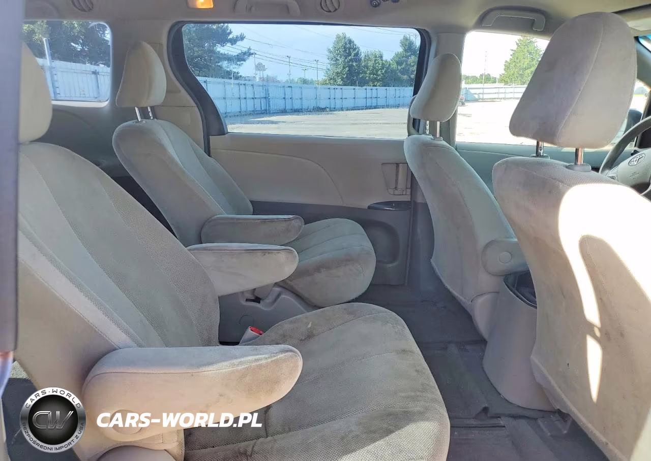 2011 Toyota Sienna Base 7-Passenger VIN:5TDZK3DC6BS045967 - 11