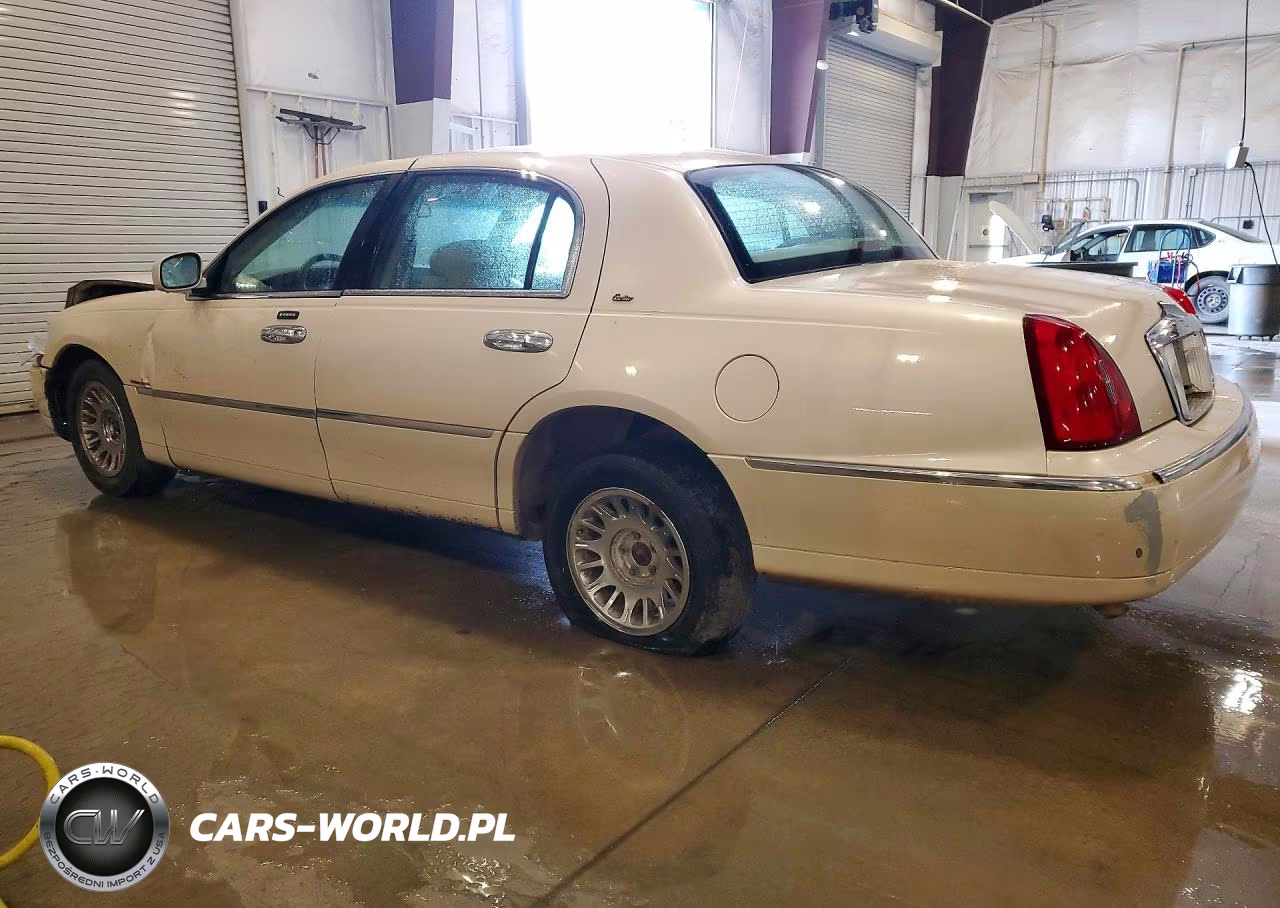 2001 Lincoln Town Car Cartier VIN:1LNHM83W71Y701168 - 2
