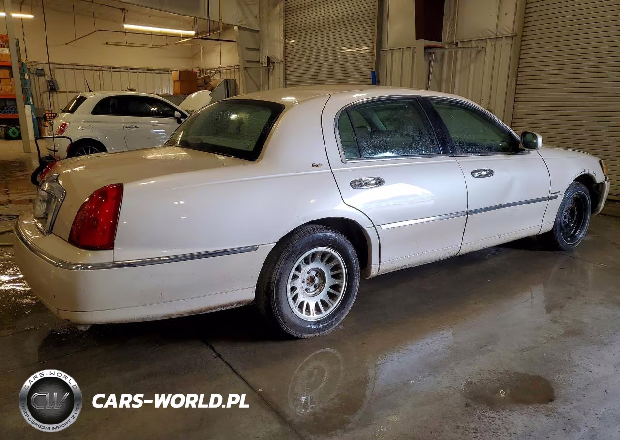 2001 Lincoln Town Car Cartier VIN:1LNHM83W71Y701168 - 3