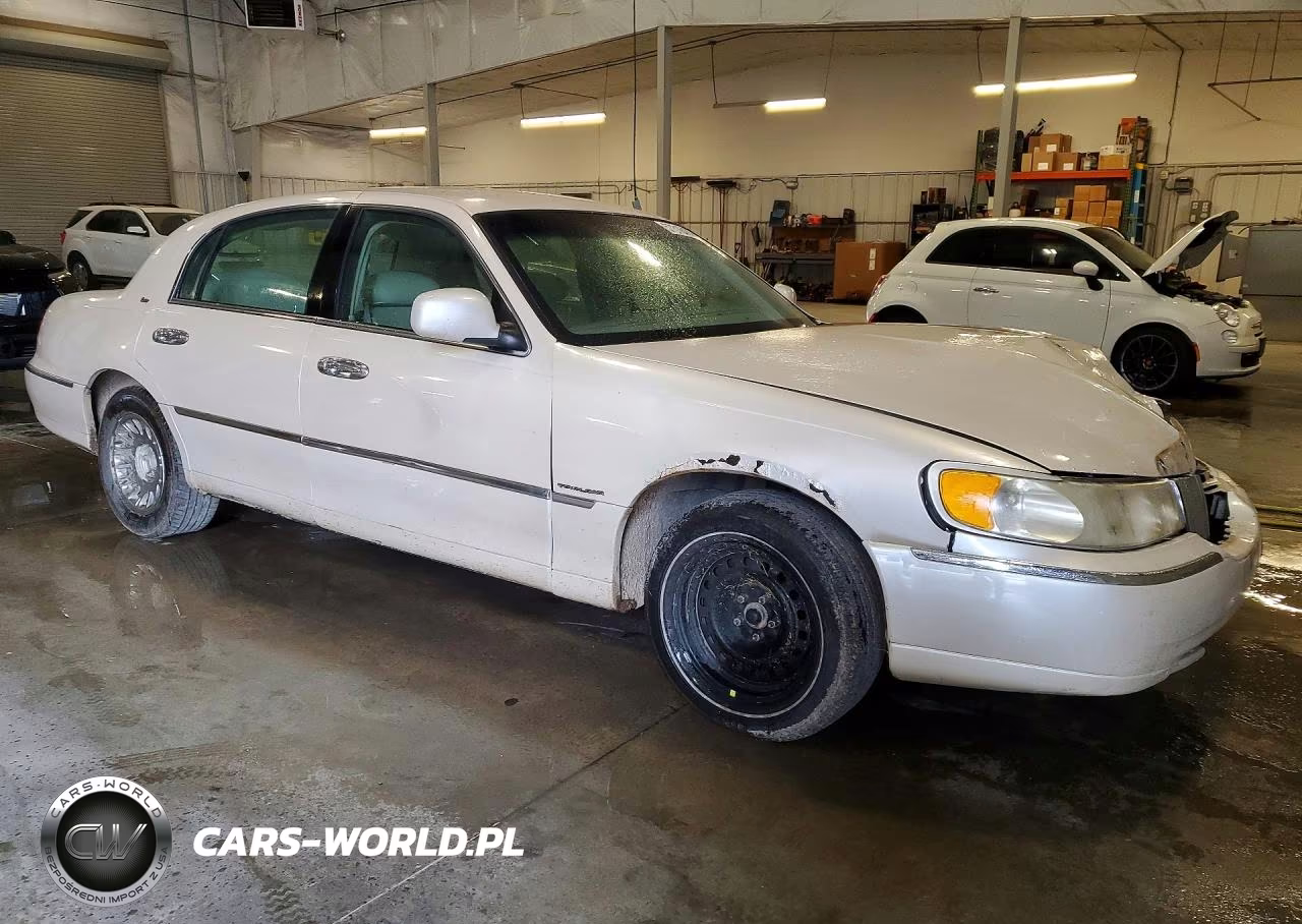 2001 Lincoln Town Car Cartier VIN:1LNHM83W71Y701168 - 4