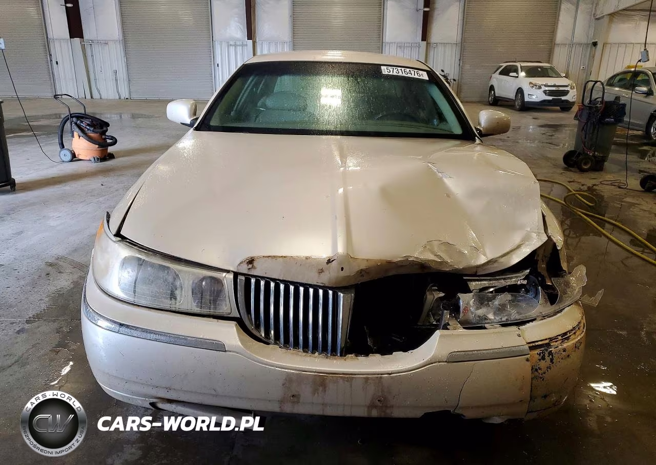 2001 Lincoln Town Car Cartier VIN:1LNHM83W71Y701168 - 5
