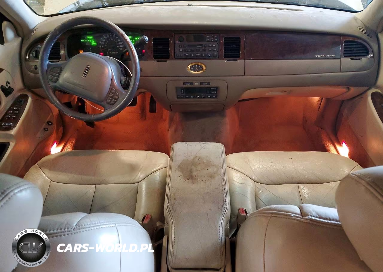 2001 Lincoln Town Car Cartier VIN:1LNHM83W71Y701168 - 8