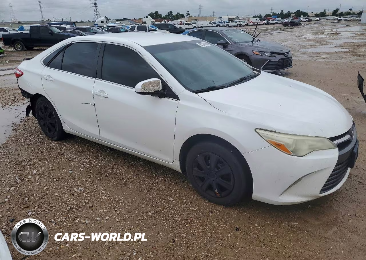 2015 Toyota Camry Le VIN:4T4BF1FK6FR457646 - 4