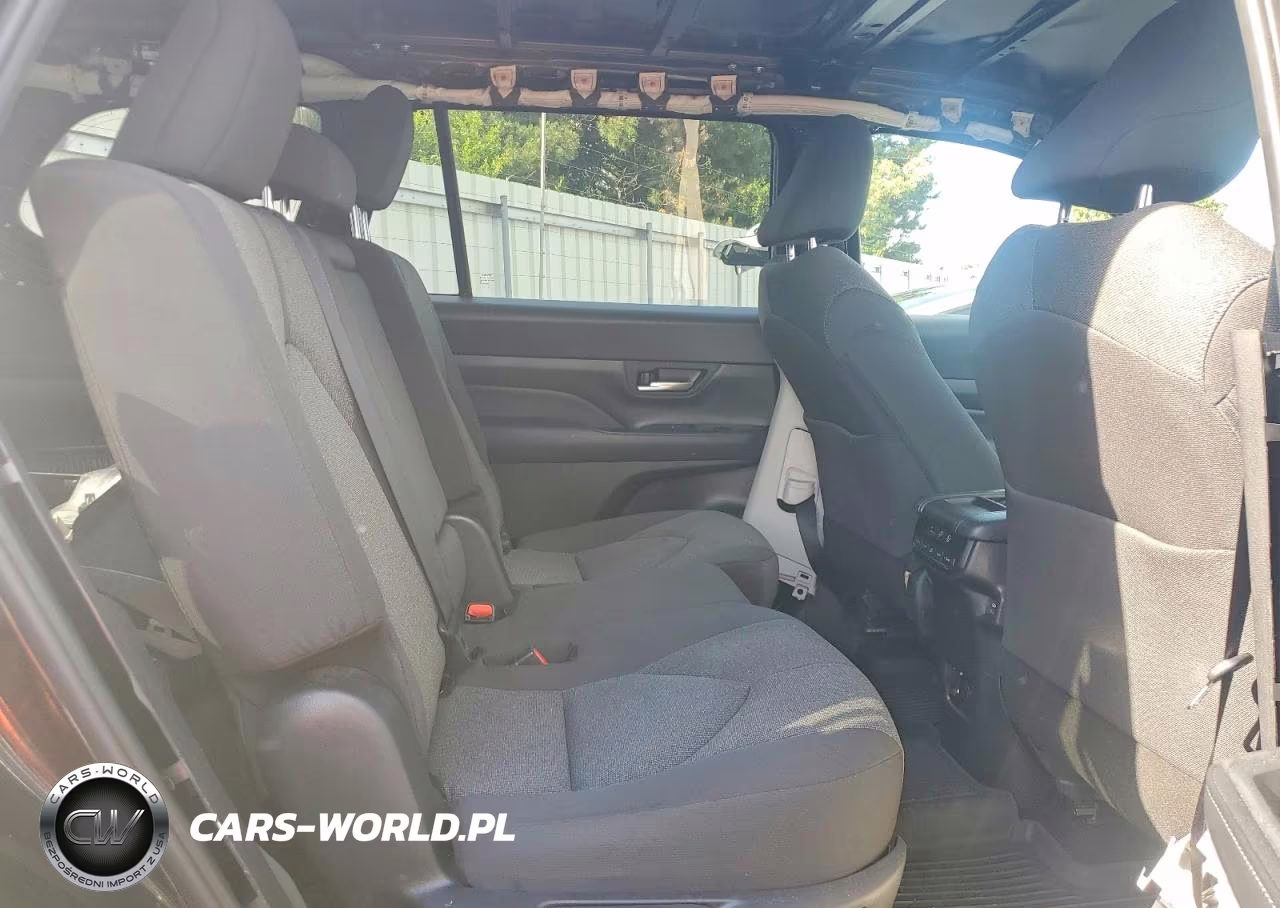 2025 Toyota Grand Highlander Le VIN:5TDAAAB54SS093878 - 11