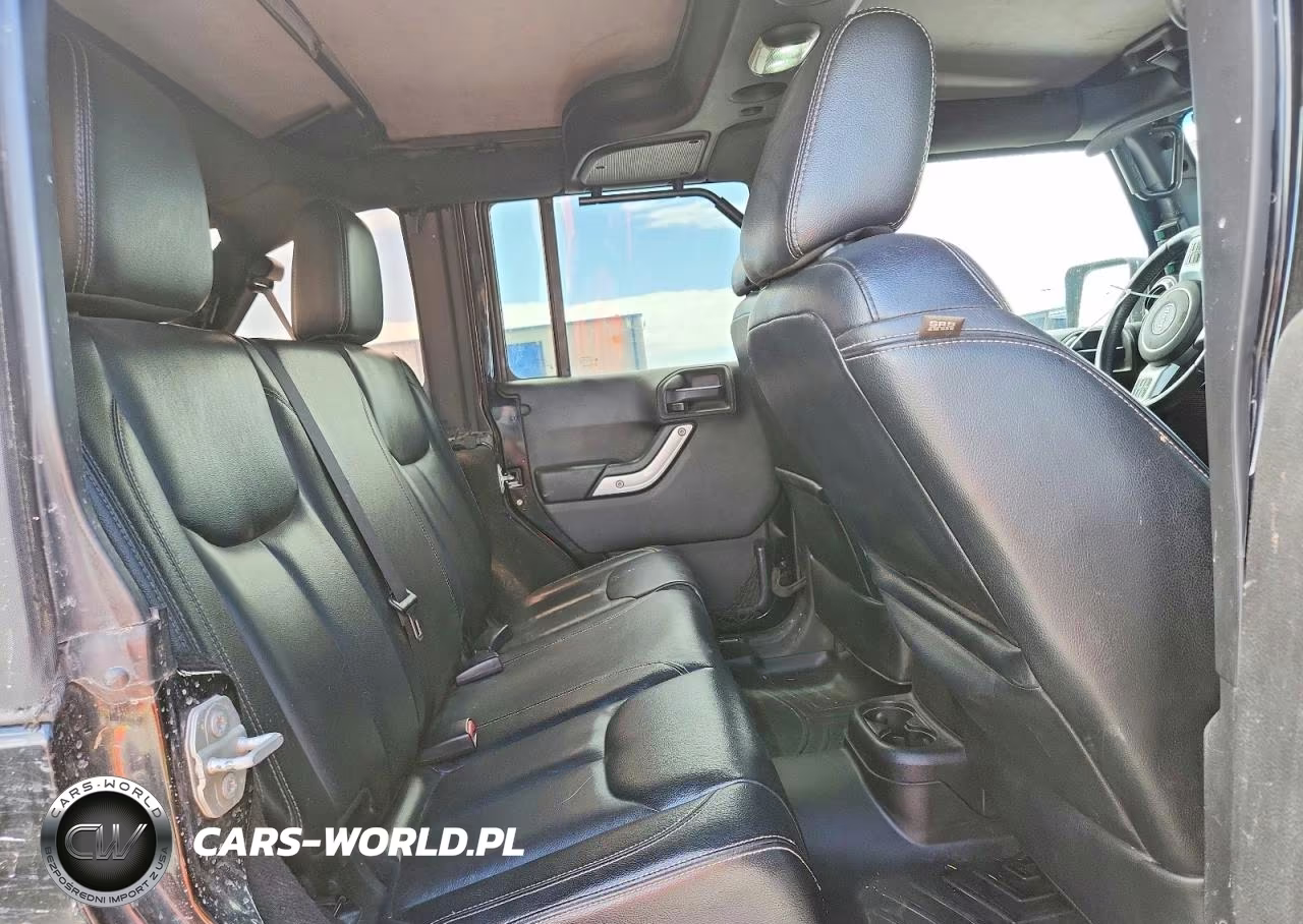 2015 Jeep Wrangler Unlimited Rubicon VIN:1C4HJWFG2FL725792 - 10
