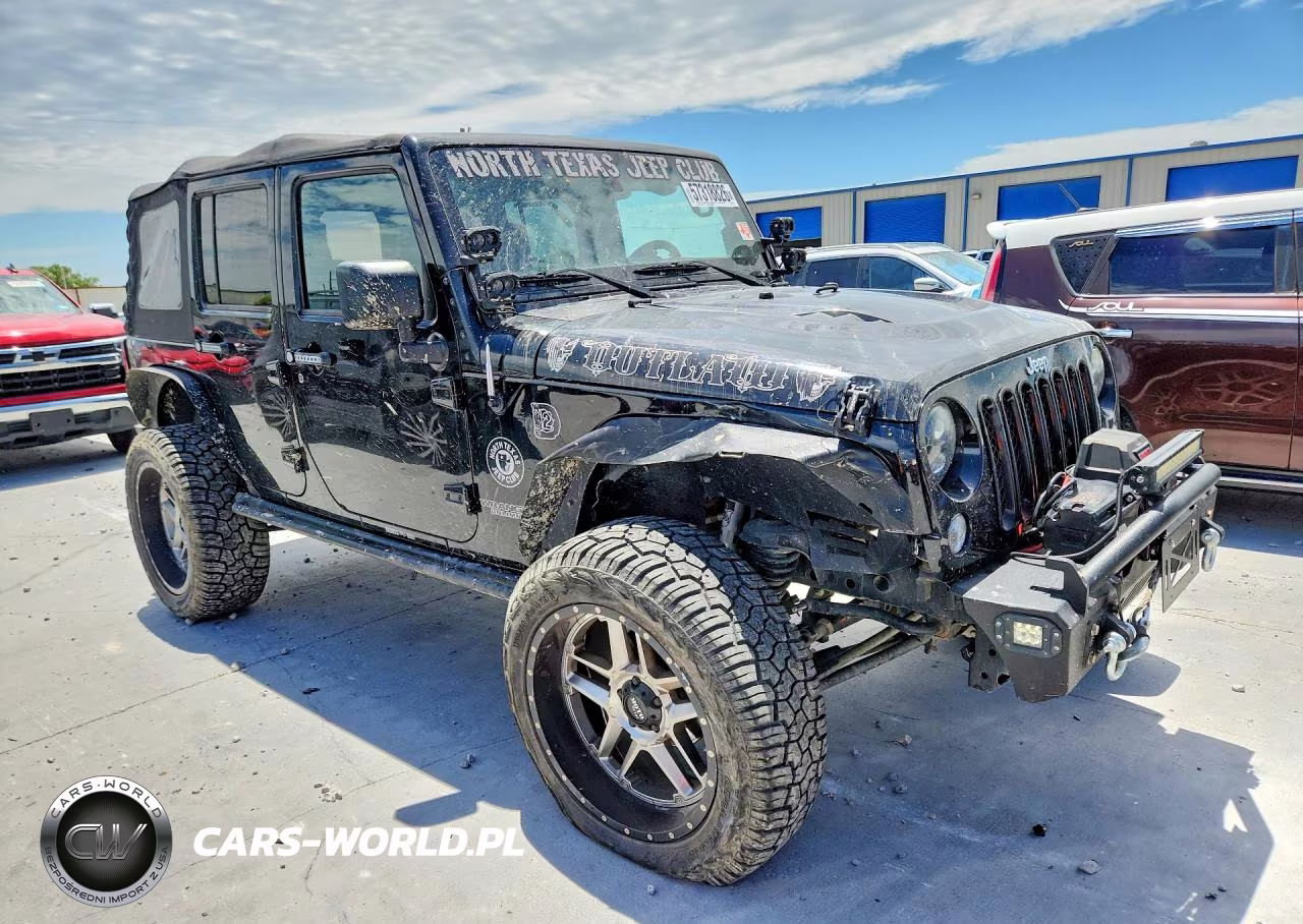 2015 Jeep Wrangler Unlimited Rubicon VIN:1C4HJWFG2FL725792 - 4