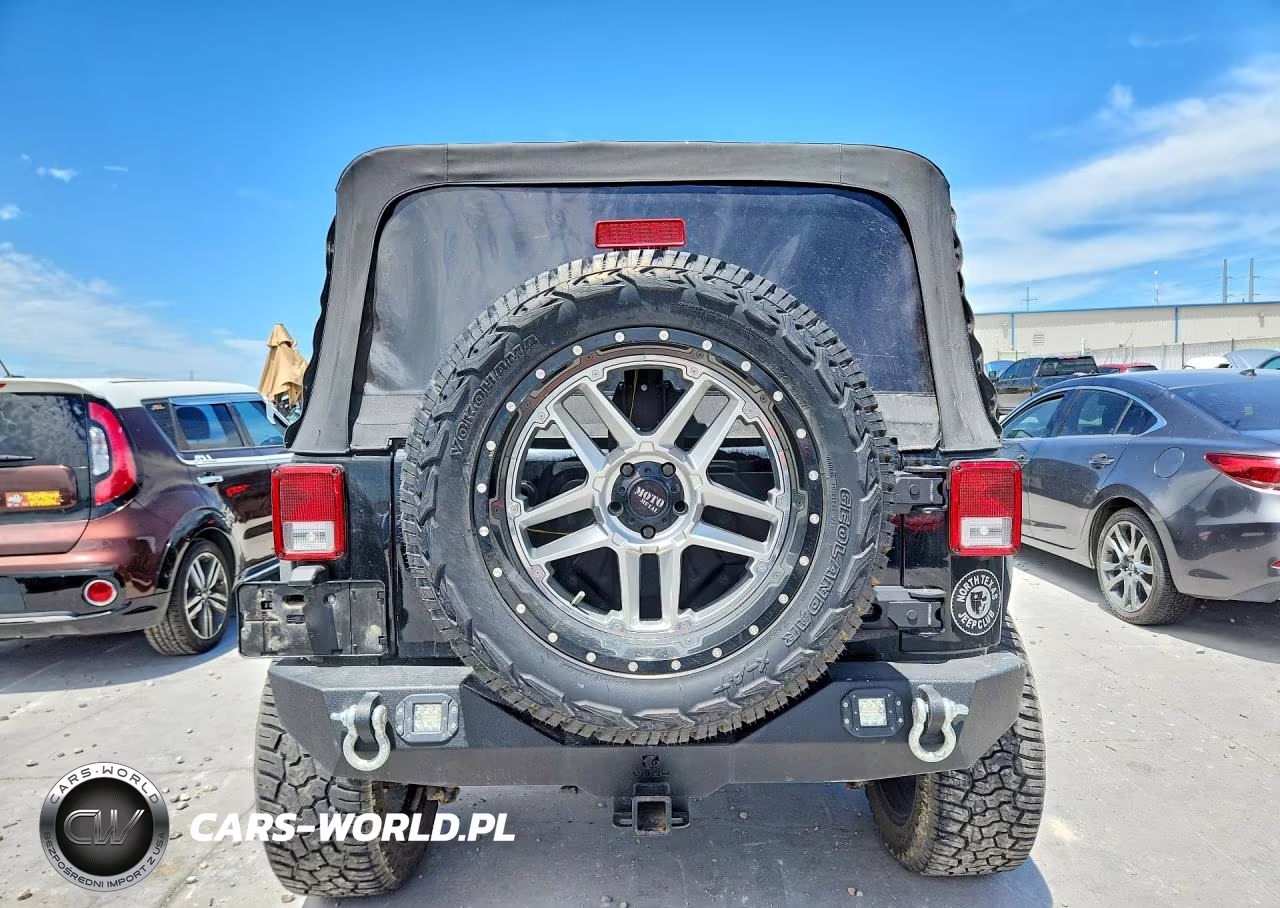 2015 Jeep Wrangler Unlimited Rubicon VIN:1C4HJWFG2FL725792 - 6