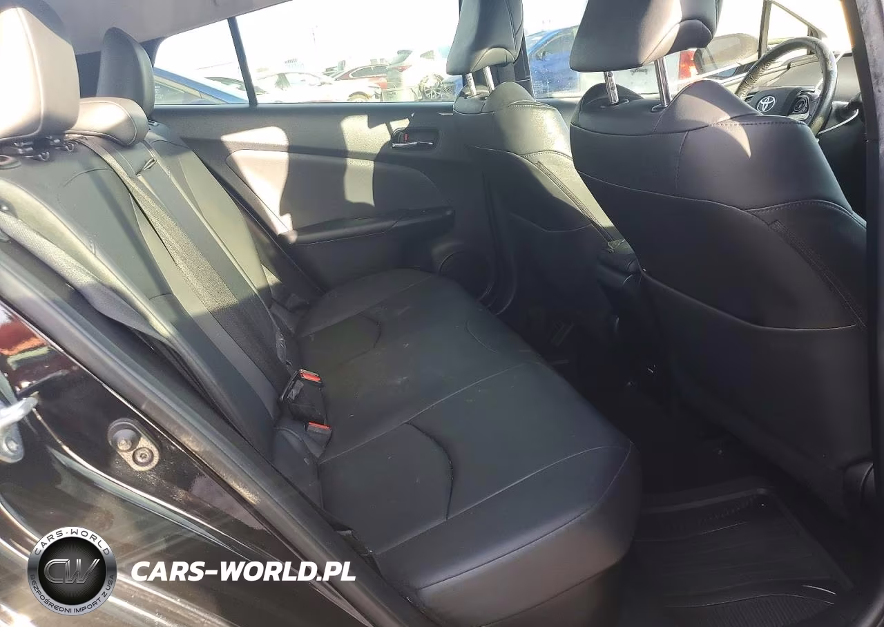 2016 Toyota Prius Four VIN:JTDKARFUXG3021645 - 10